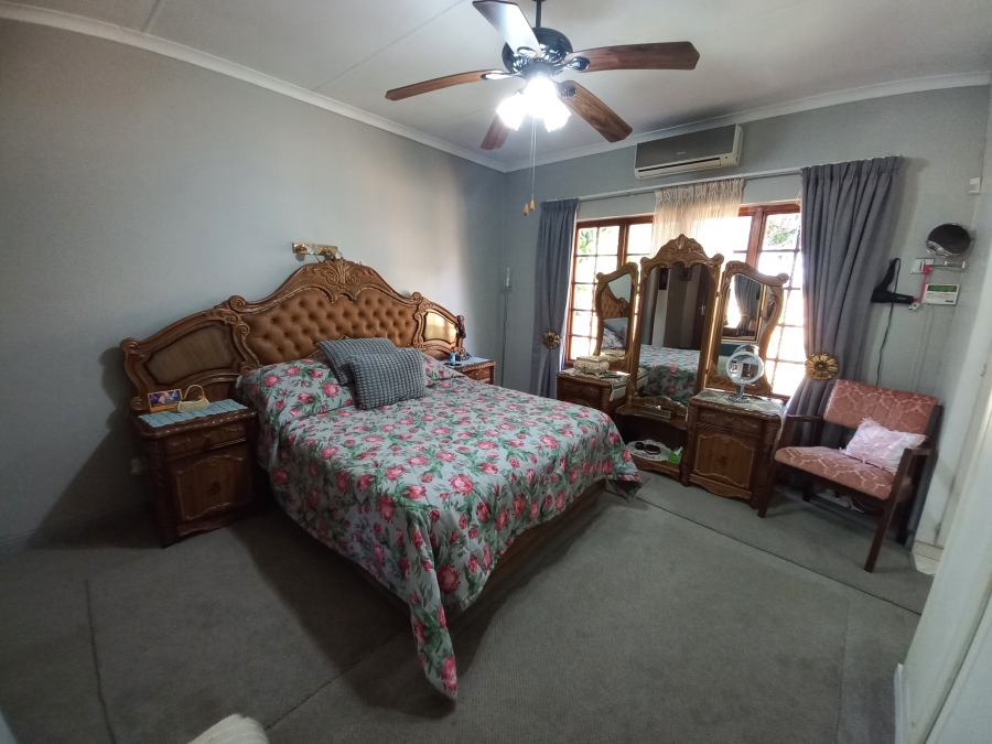 4 Bedroom Property for Sale in Safari Gardens North West